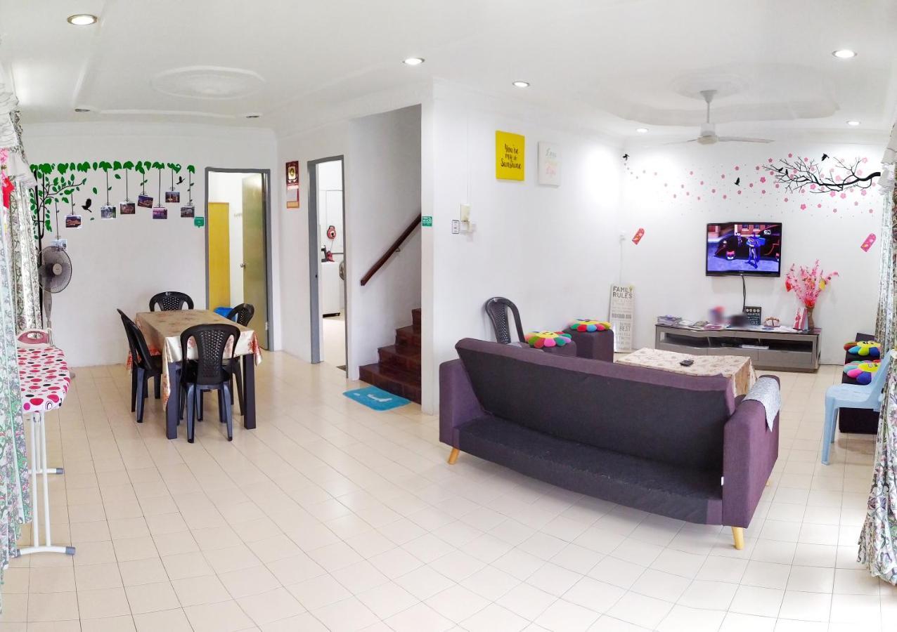 H Homestay Sibu - 1000Mbps 1Gbps Wifi, Astro & Auto Gate Parking Semi Detached House! Extérieur photo